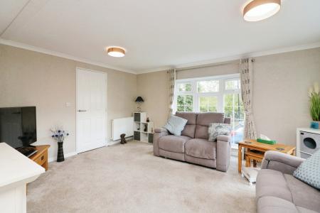 2 bedroom Park home for sale in Burnham Green Road, Welwyn, AL6