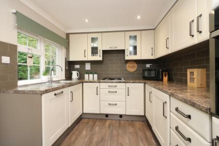 2 bedroom Park home for sale in Burnham Green Road, Welwyn, AL6