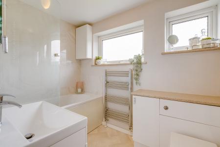 3 bedroom Semi-detached house for sale in Canham Close, Kimpton, SG4