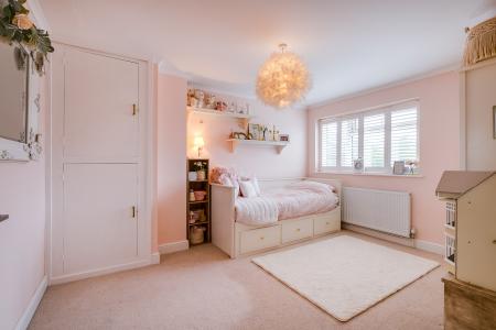 3 bedroom Semi-detached house for sale in Canham Close, Kimpton, SG4