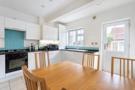 2 bedroom Cottage for sale in Church Street, Welwyn, AL6