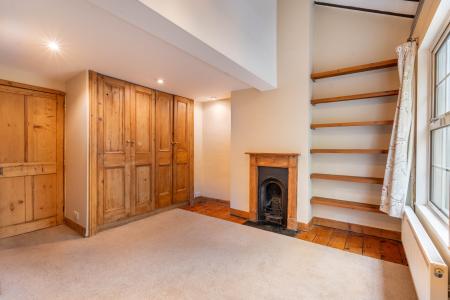 2 bedroom End of terrace house for sale in Codicote Road, Welwyn, AL6