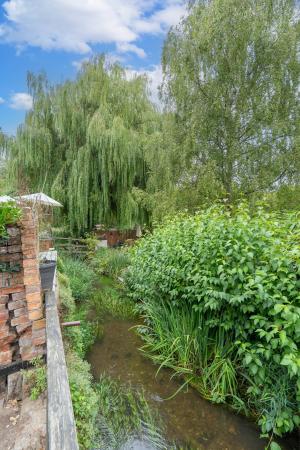 2 bedroom End of terrace house for sale in Codicote Road, Welwyn, AL6