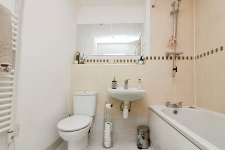 2 bedroom Flat for sale in Noble Court, Drury Lane, Stevenage SG1