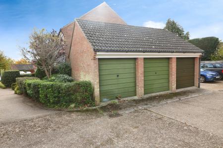 Garage At Old School Close, Codicote