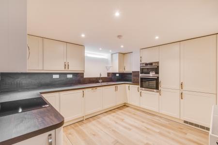 3 bedroom End of terrace house for sale in High Street, Welwyn, Herts, AL6