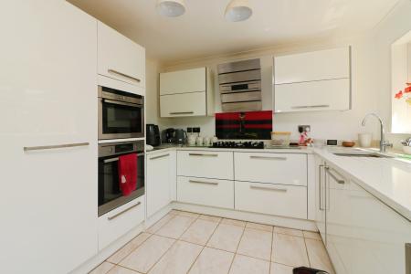 3 bedroom End of terrace house for sale in Howlands, Welwyn Garden City, AL7