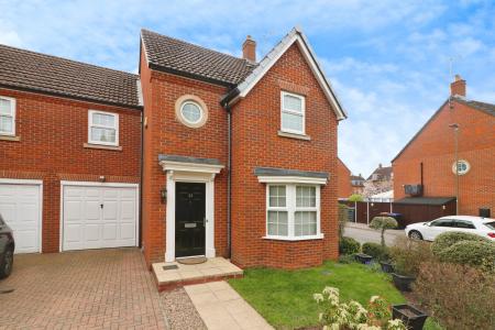 4 bedroom Link detached house for sale in Langstone Ley, Welwyn Garden City, AL7