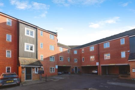 1 bedroom Flat for sale in London Road, Apsley, HP3