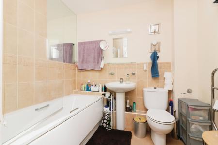 1 bedroom Flat for sale in London Road, Apsley, HP3