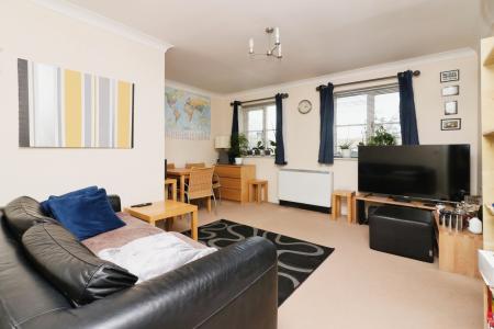 1 bedroom Flat for sale in London Road, Apsley, HP3