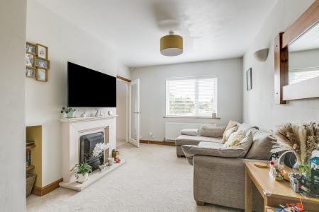 4 bedroom Semi-detached house for sale in Meadow Way, Codicote, SG4