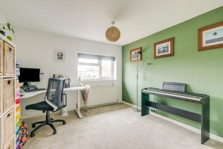 4 bedroom Semi-detached house for sale in Meadow Way, Codicote, SG4