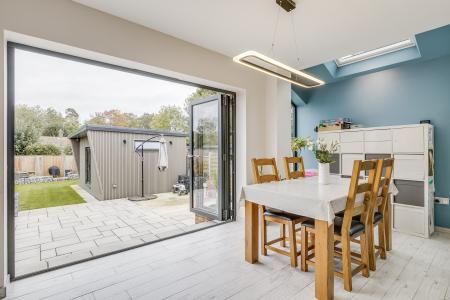 4 bedroom Semi-detached house for sale in Meadow Way, Codicote, SG4