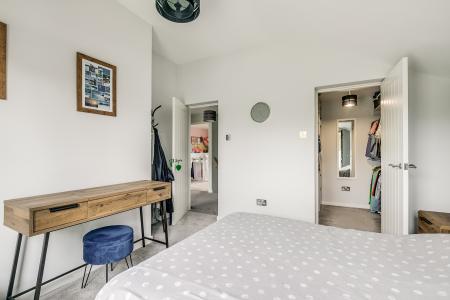 4 bedroom Semi-detached house for sale in Meadow Way, Codicote, SG4