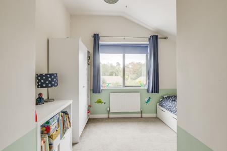 4 bedroom Semi-detached house for sale in Meadow Way, Codicote, SG4