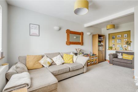 4 bedroom Semi-detached house for sale in Meadow Way, Codicote, SG4