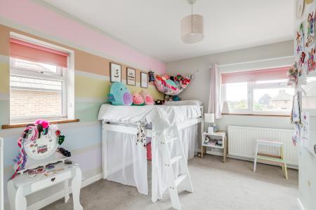 4 bedroom Semi-detached house for sale in Meadow Way, Codicote, SG4