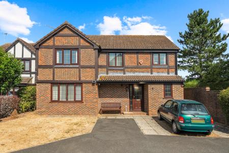 4 bedroom Detached house for sale in Mendlesham, Welwyn Garden City, AL7
