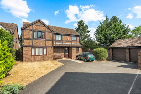 4 bedroom Detached house for sale in Mendlesham, Welwyn Garden City, AL7