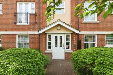 2 bedroom Flat for sale in Merrifield Court, Welwyn Garden City, AL7