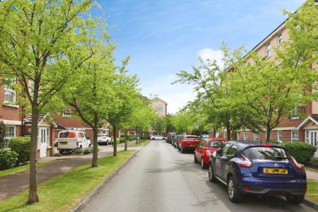 2 bedroom Flat for sale in Merrifield Court, Welwyn Garden City, AL7