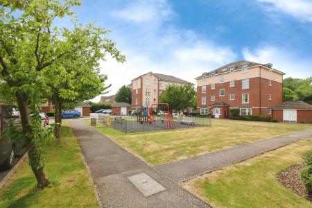 2 bedroom Flat for sale in Merrifield Court, Welwyn Garden City, AL7