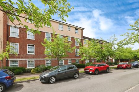 2 bedroom Flat for sale in Merrifield Court, Welwyn Garden City, AL7