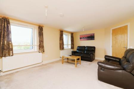 1 bedroom Flat for sale in Moors Walk, Welwyn Garden City, Herts, AL7