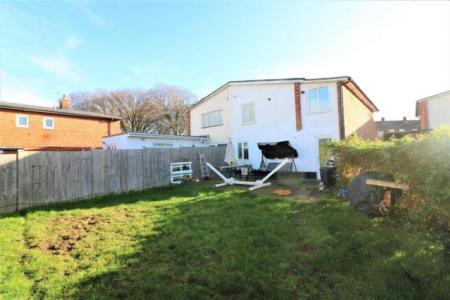 4 bedroom Semi-detached house for sale in Oak Grove, Hatfield, AL10