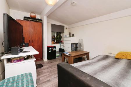 4 bedroom Semi-detached house for sale in Oak Grove, Hatfield, AL10