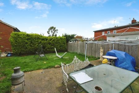 4 bedroom Semi-detached house for sale in Oak Grove, Hatfield, AL10