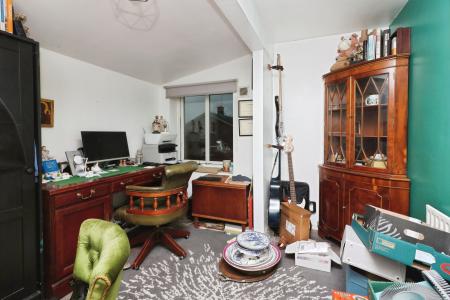 4 bedroom Semi-detached house for sale in Oak Grove, Hatfield, AL10