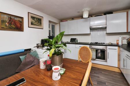 4 bedroom Semi-detached house for sale in Oak Grove, Hatfield, AL10