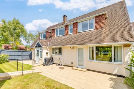 4 bedroom Detached house for sale in Oakhill Drive, Welwyn, AL6