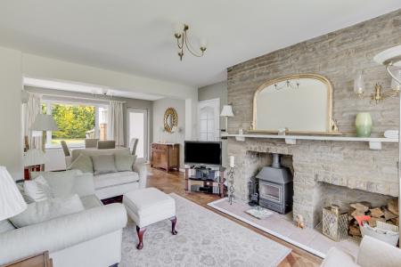 4 bedroom Detached house for sale in Oakhill Drive, Welwyn, AL6