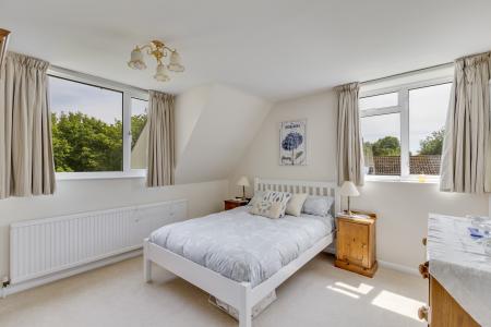 4 bedroom Detached house for sale in Oakhill Drive, Welwyn, AL6