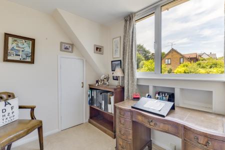 4 bedroom Detached house for sale in Oakhill Drive, Welwyn, AL6