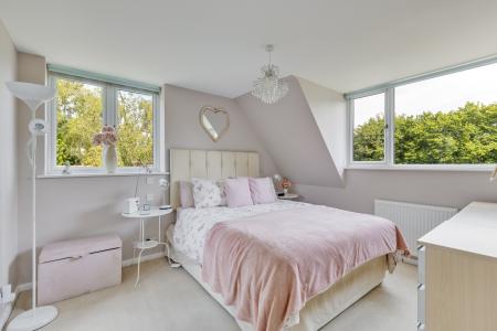 4 bedroom Detached house for sale in Oakhill Drive, Welwyn, AL6