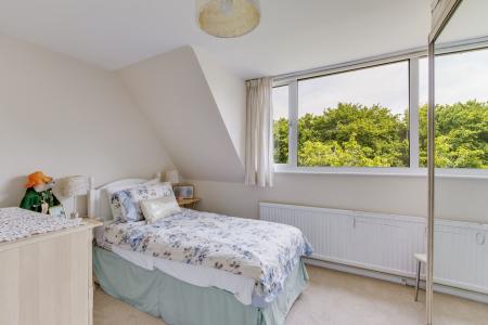 4 bedroom Detached house for sale in Oakhill Drive, Welwyn, AL6