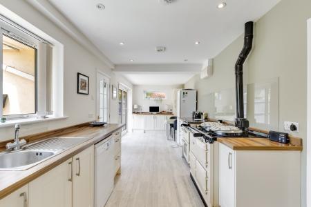 4 bedroom Detached house for sale in Oakhill Drive, Welwyn, AL6