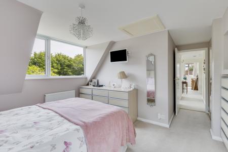 4 bedroom Detached house for sale in Oakhill Drive, Welwyn, AL6