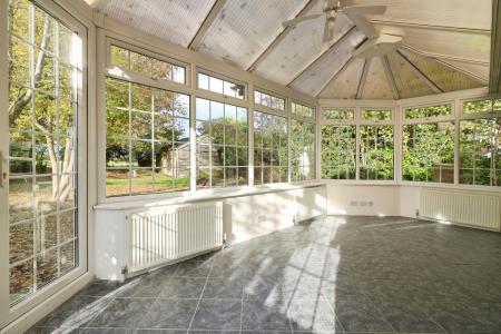 4 bedroom Bungalow for sale in Raffin Close, Datchworth, SG3