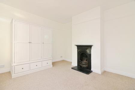 4 bedroom Bungalow for sale in Raffin Close, Datchworth, SG3