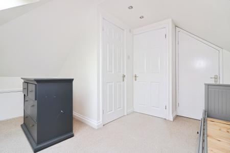 4 bedroom Bungalow for sale in Raffin Close, Datchworth, SG3