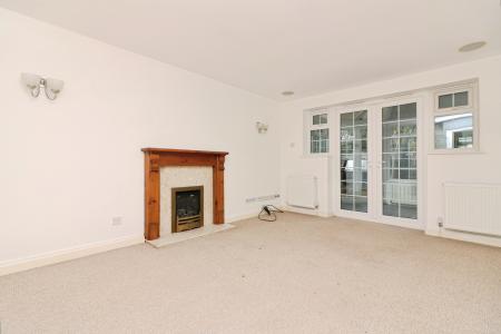 4 bedroom Bungalow for sale in Raffin Close, Datchworth, SG3