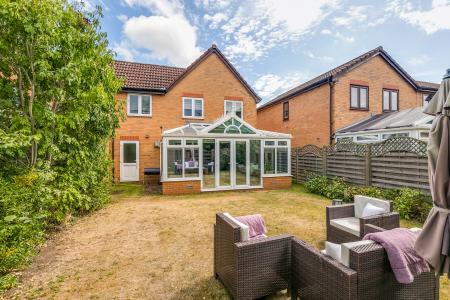 4 bedroom Link detached house for sale in Stirling Way, Welwyn Garden City, AL7