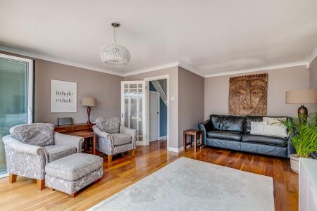 4 bedroom Link detached house for sale in Stirling Way, Welwyn Garden City, AL7