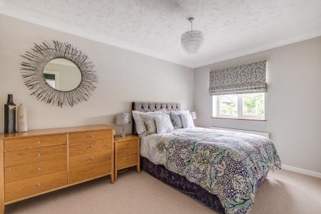 4 bedroom Link detached house for sale in Stirling Way, Welwyn Garden City, AL7