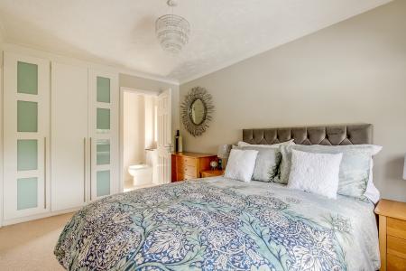 4 bedroom Link detached house for sale in Stirling Way, Welwyn Garden City, AL7